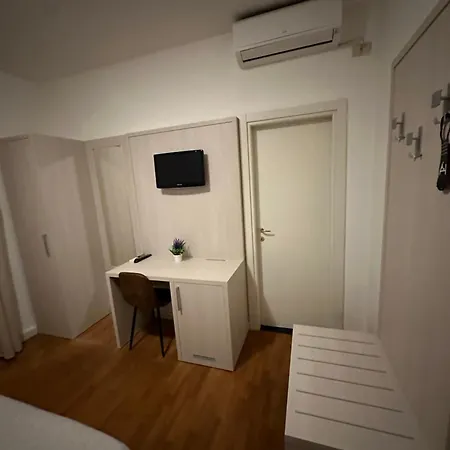 La Pace Hotel