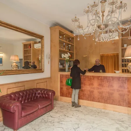 La Pace Hotel